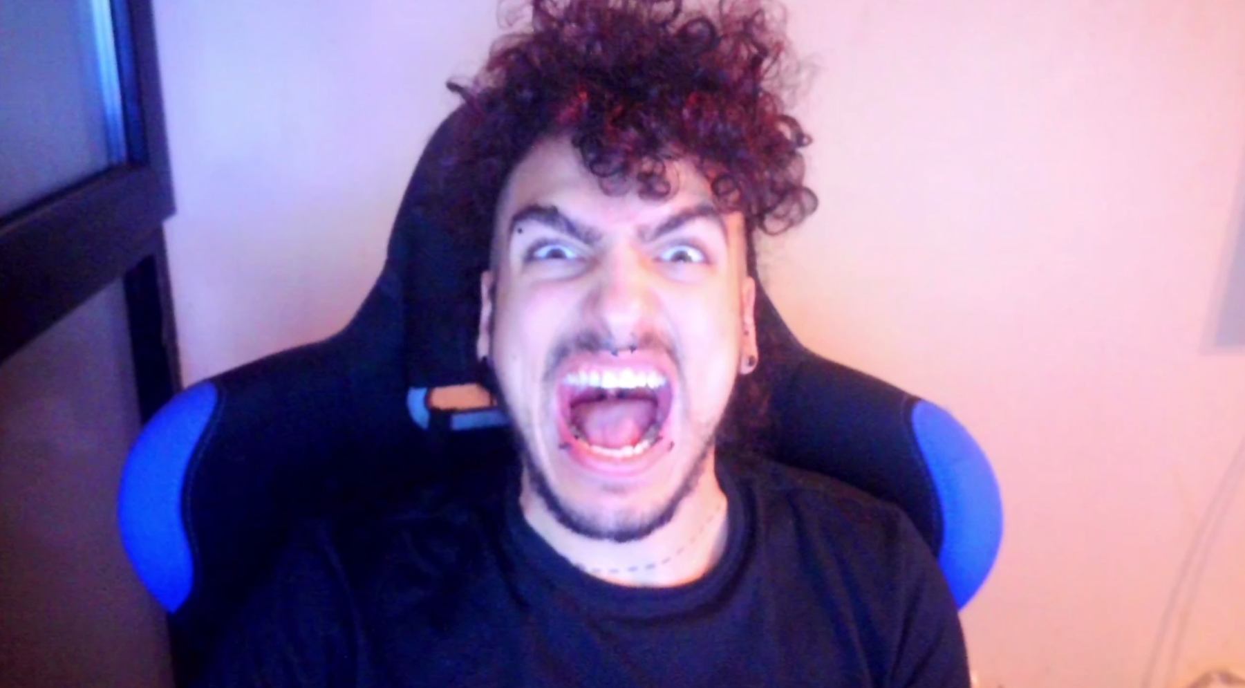 antoniogritando.png